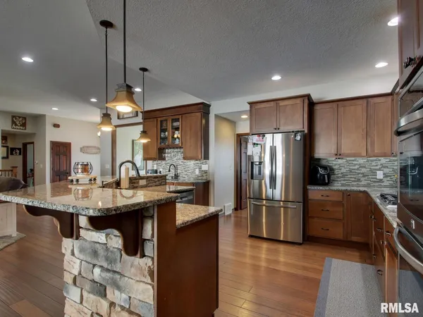 $384,900 | 1409 Pratt Street, Barry, IL 62312