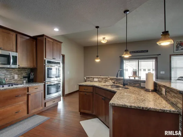 $384,900 | 1409 Pratt Street, Barry, IL 62312