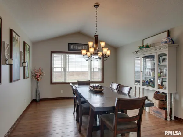 $384,900 | 1409 Pratt Street, Barry, IL 62312