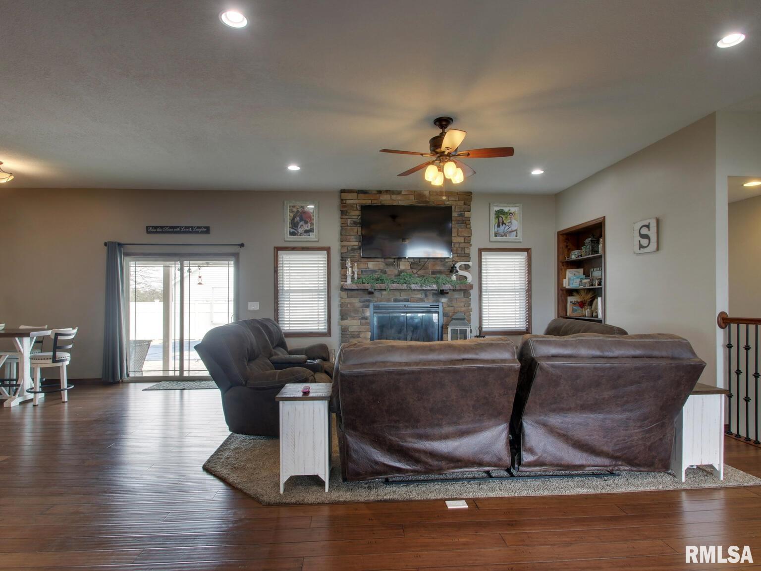 1409 Pratt Street Barry, IL 62312 - Photo 10 of 33