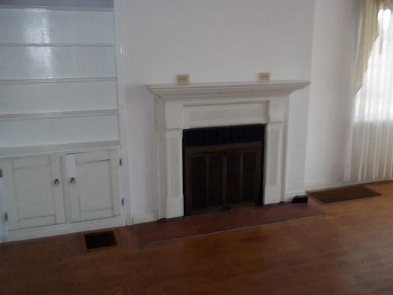 222 Decatur Drive Butler, PA 16002 - Photo 5 of 23 Living Room.