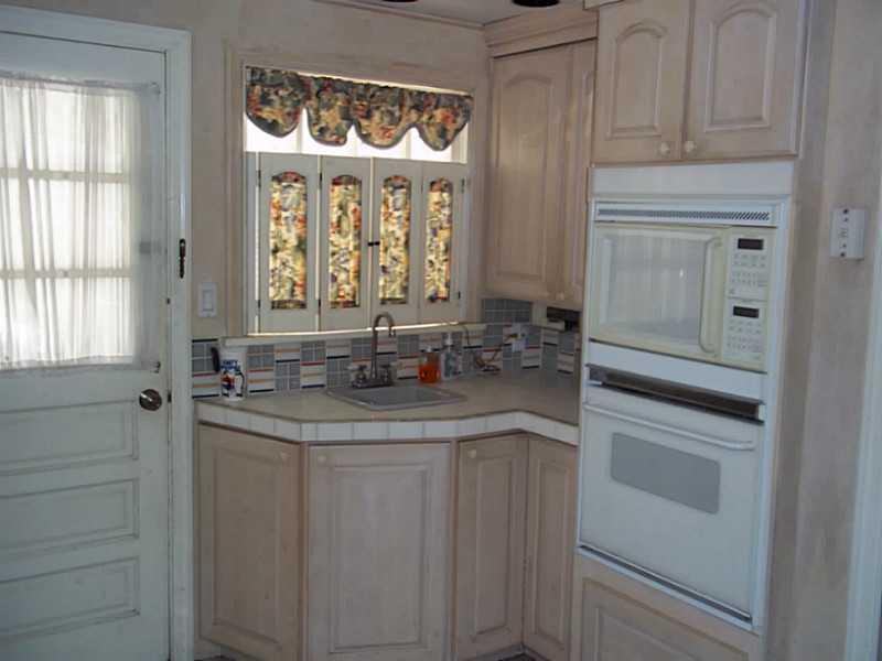 222 Decatur Drive Butler, PA 16002 - Photo 7 of 23 Kitchen.