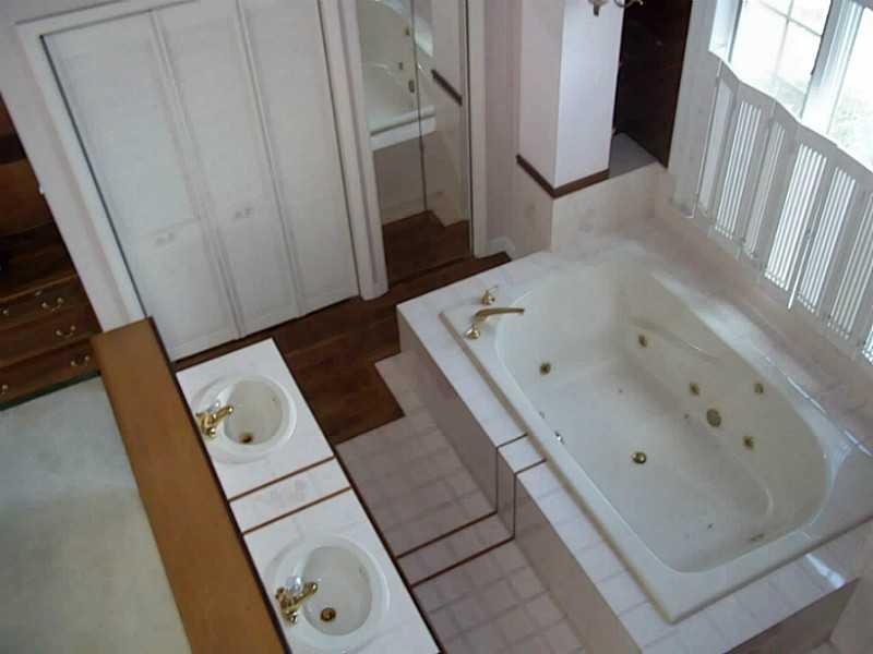 222 Decatur Drive Butler, PA 16002 - Photo 10 of 23 Master Bath/Spa.