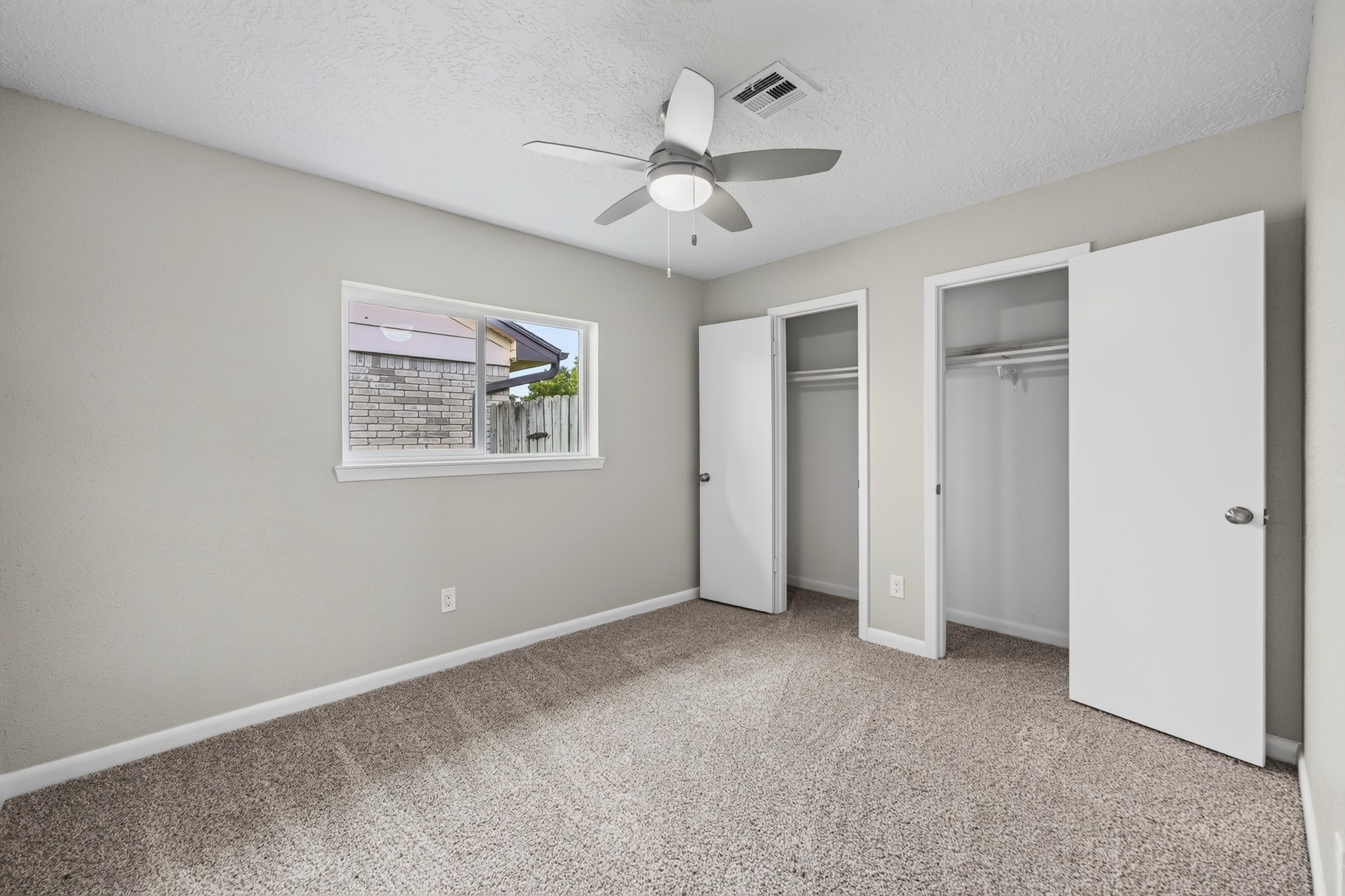 2402 Colonial Ridge Drive Friendswood, TX 77546 - Photo 29 of 38 Gallery Image 29