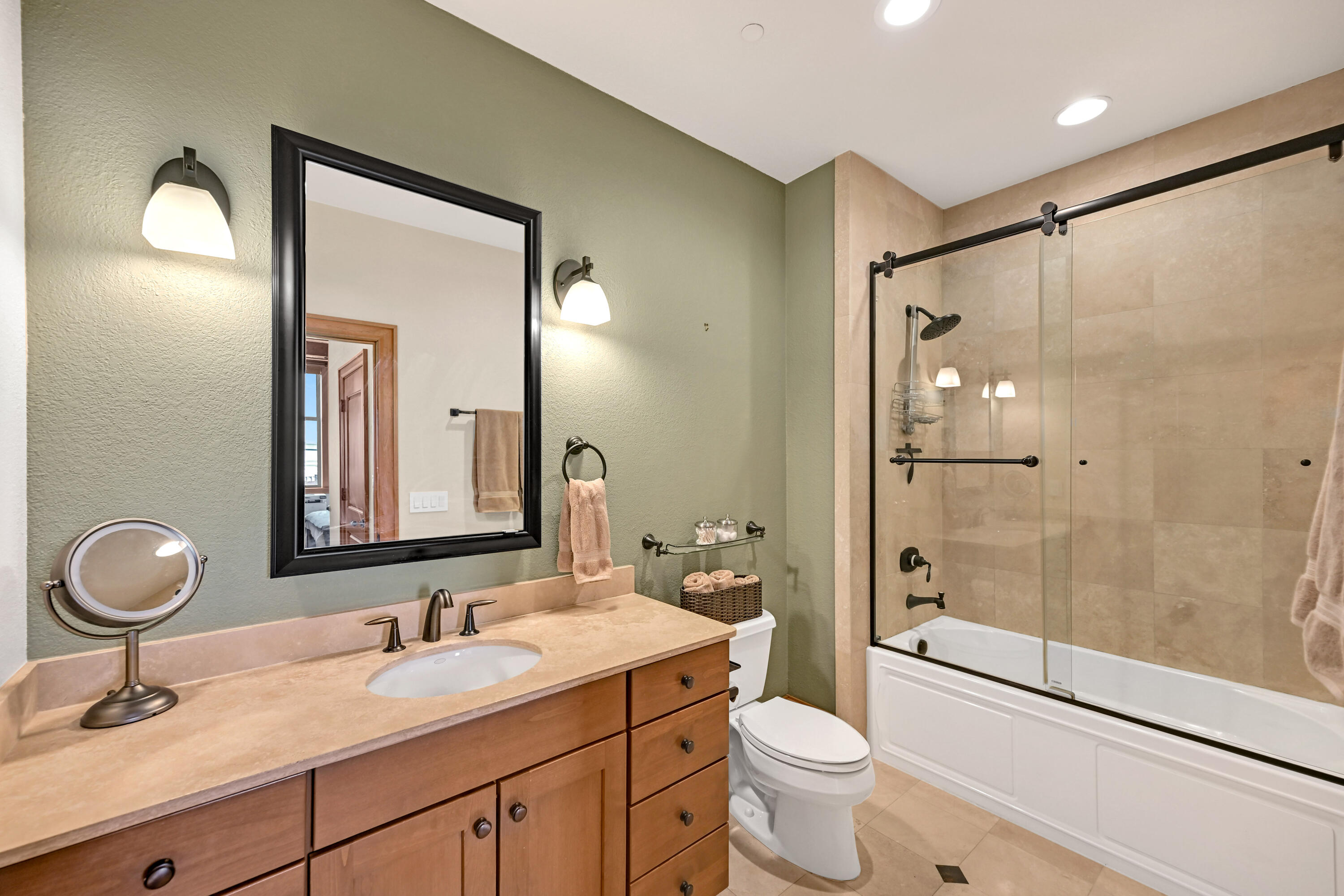 541 East Erie Street, Unit 514 Milwaukee, WI 53202 - Photo 16 of 34 primary bathroom