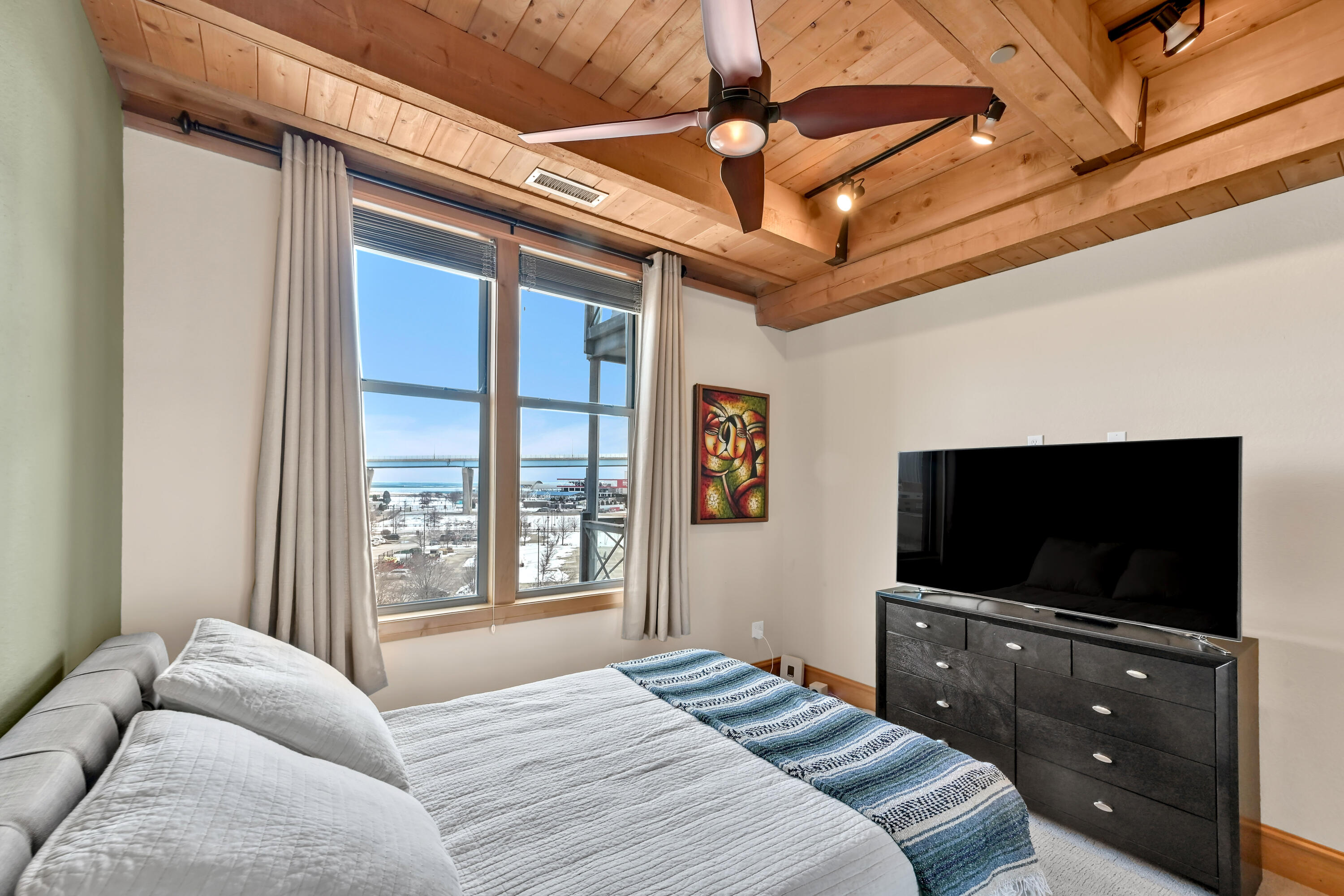 541 East Erie Street, Unit 514 Milwaukee, WI 53202 - Photo 18 of 34 guest bedroom