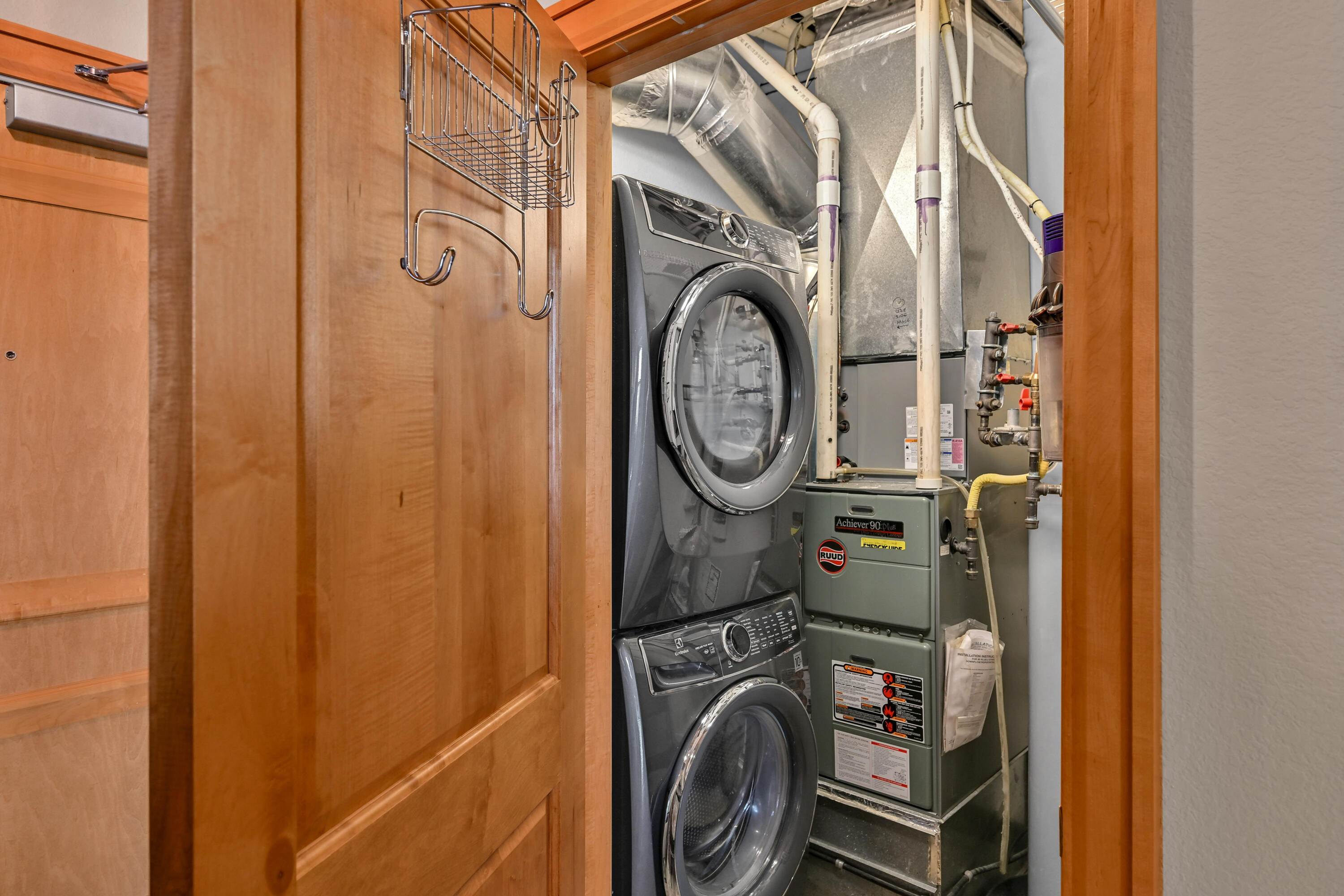 541 East Erie Street, Unit 514 Milwaukee, WI 53202 - Photo 20 of 34 in-unit laundry