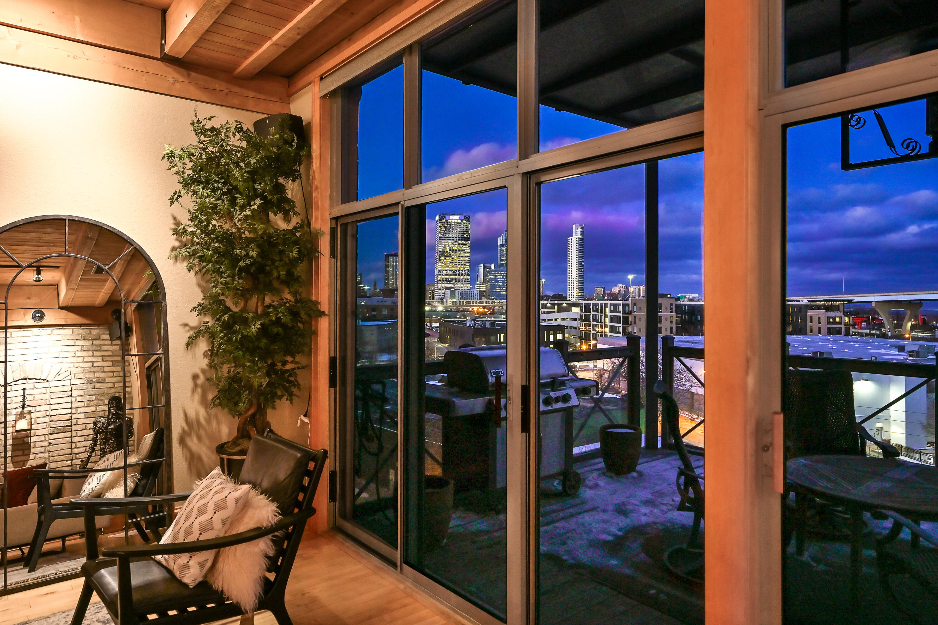 541 East Erie Street, Unit 514 Milwaukee, WI 53202 - Photo 2 of 34 city lights