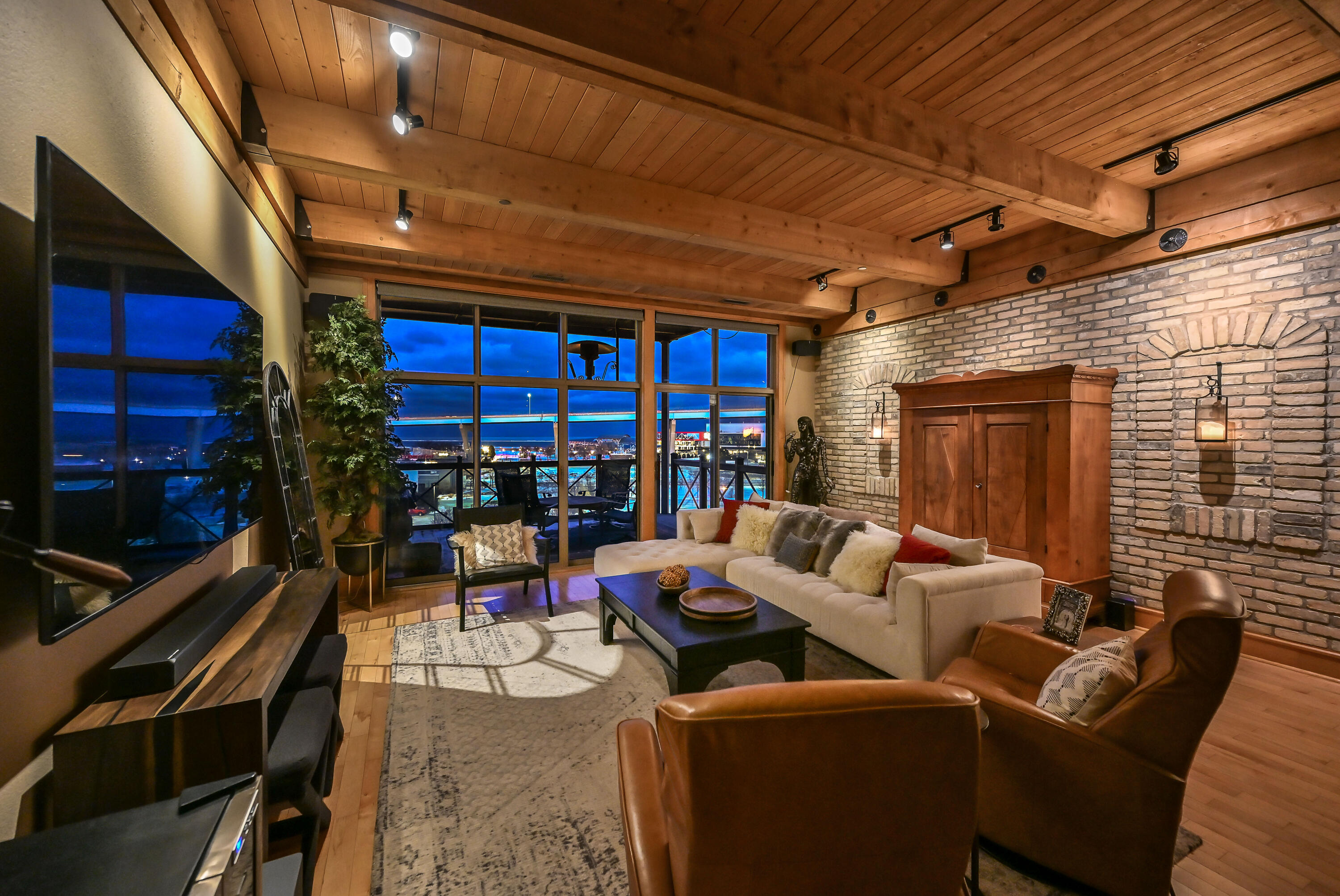 541 East Erie Street, Unit 514 Milwaukee, WI 53202 - Photo 21 of 34 living room at dusk