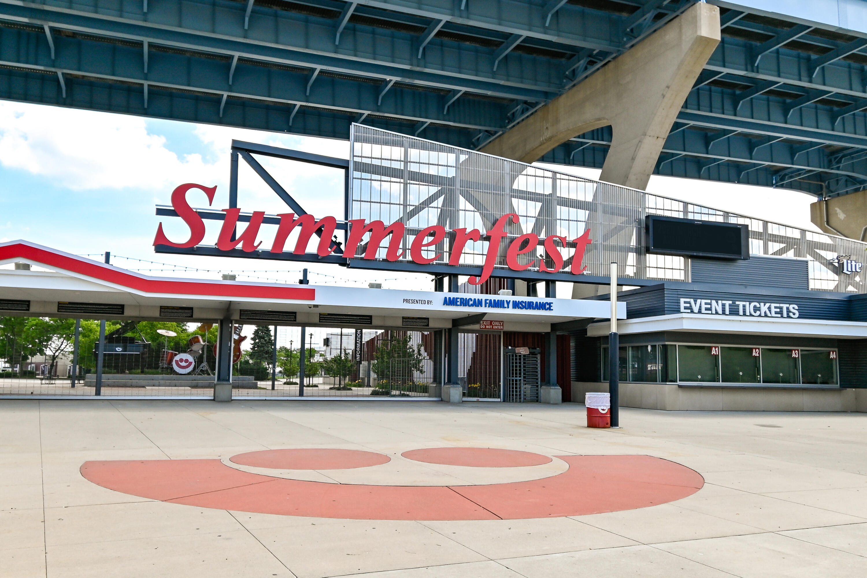 541 East Erie Street, Unit 514 Milwaukee, WI 53202 - Photo 34 of 34 just minutes from Summerfest grounds