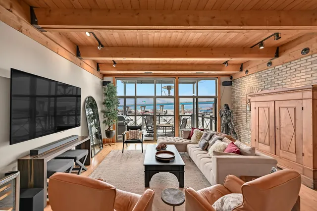 $759,900 | 541 East Erie Street, Unit 514, Milwaukee, WI 53202