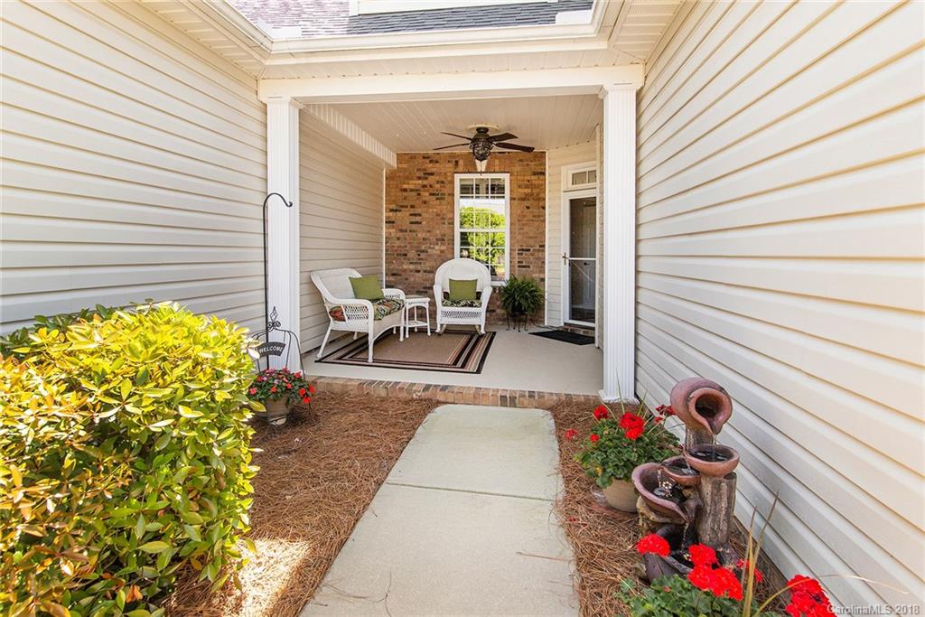 237 Garnet Court Fort Mill, SC 29708 - Photo 2 of 26 Gallery Image 2