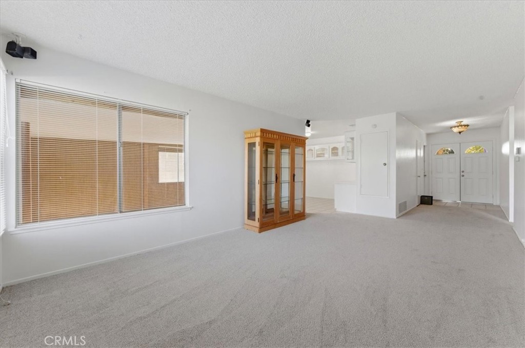 9075 Cabrillo Drive Riverside, CA 92503 - Photo 5 of 25