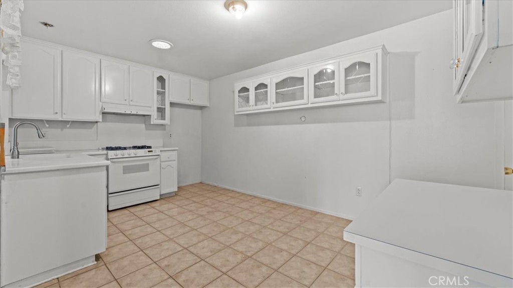 9075 Cabrillo Drive Riverside, CA 92503 - Photo 6 of 22