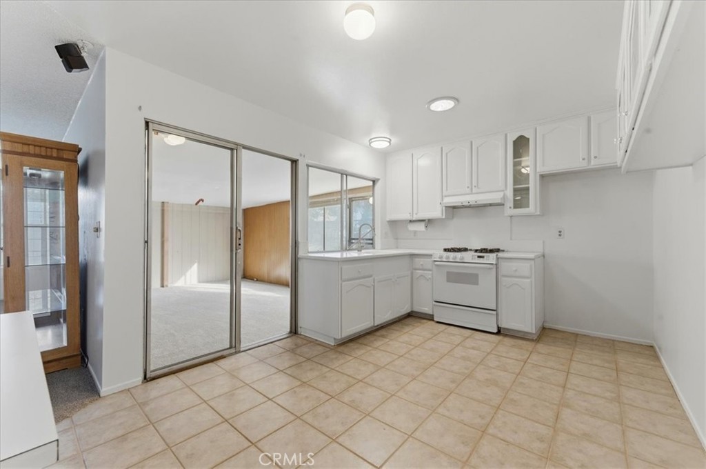 9075 Cabrillo Drive Riverside, CA 92503 - Photo 8 of 25