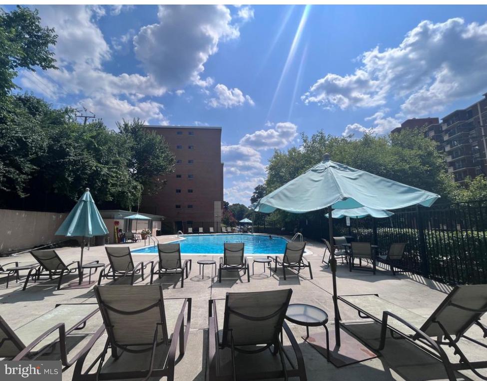 1200 South Arlington Ridge Road, Unit 507 Arlington, VA 22202 - Photo 27 of 30 a view of a patio with furniture and a umbrella