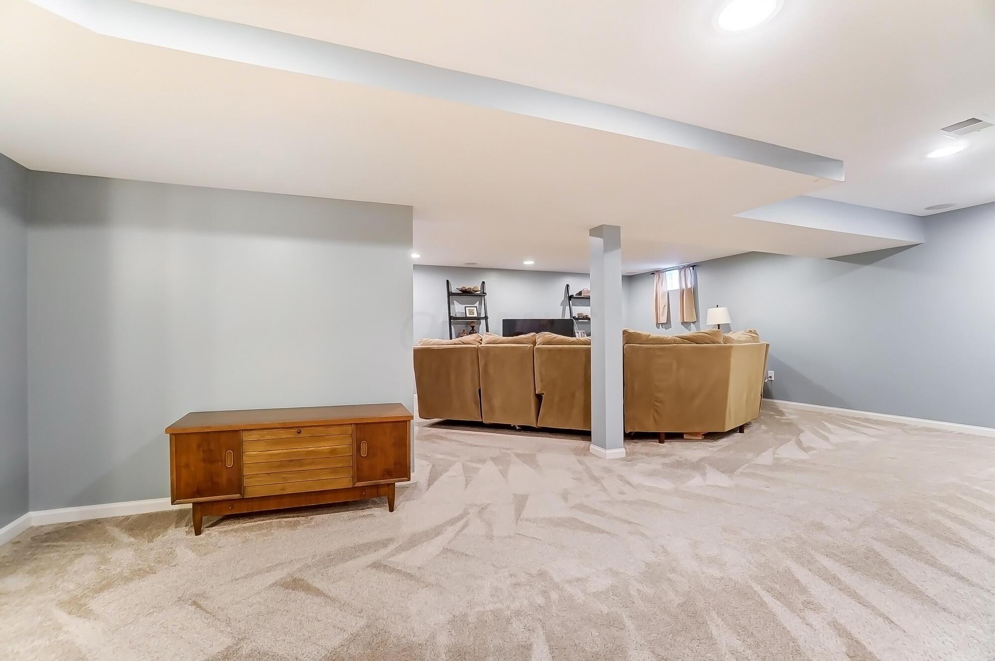 1200 Windham Road Columbus, OH 43220 - Photo 65 of 84 067