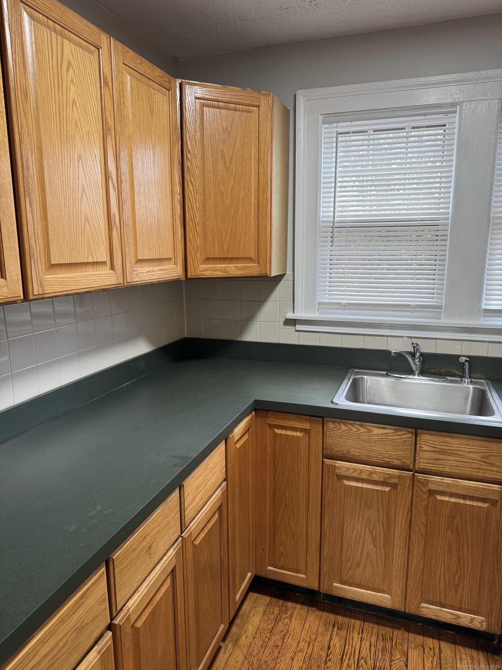 114 Kneeland Road New Haven, CT 06512 - Photo 6 of 19