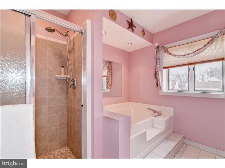 298 Saxony Drive Newtown, PA 18940 - Photo 15 of 25 Gallery Image 15
