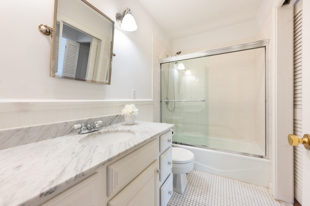41 Carlton Street, Unit 3 Brookline, MA 02446 - Photo 13 of 18