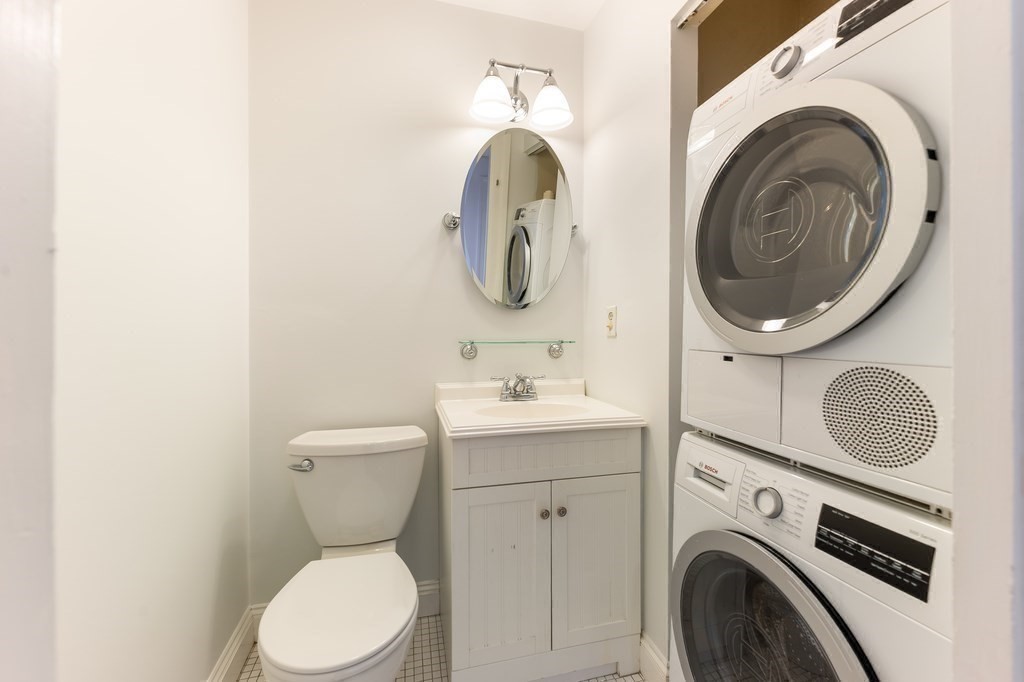 41 Carlton Street, Unit 3 Brookline, MA 02446 - Photo 14 of 18