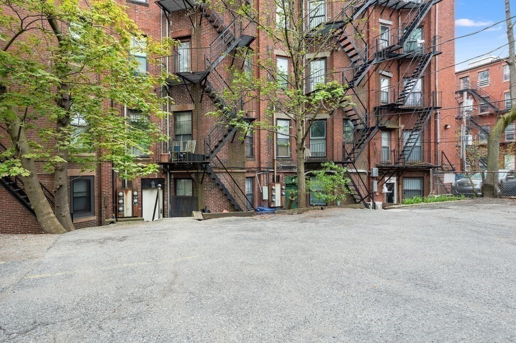 41 Carlton Street, Unit 3 Brookline, MA 02446 - Photo 16 of 18