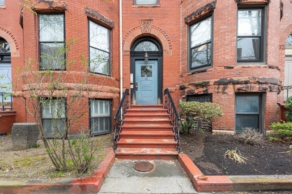 41 Carlton Street, Unit 3 Brookline, MA 02446 - Photo 17 of 18