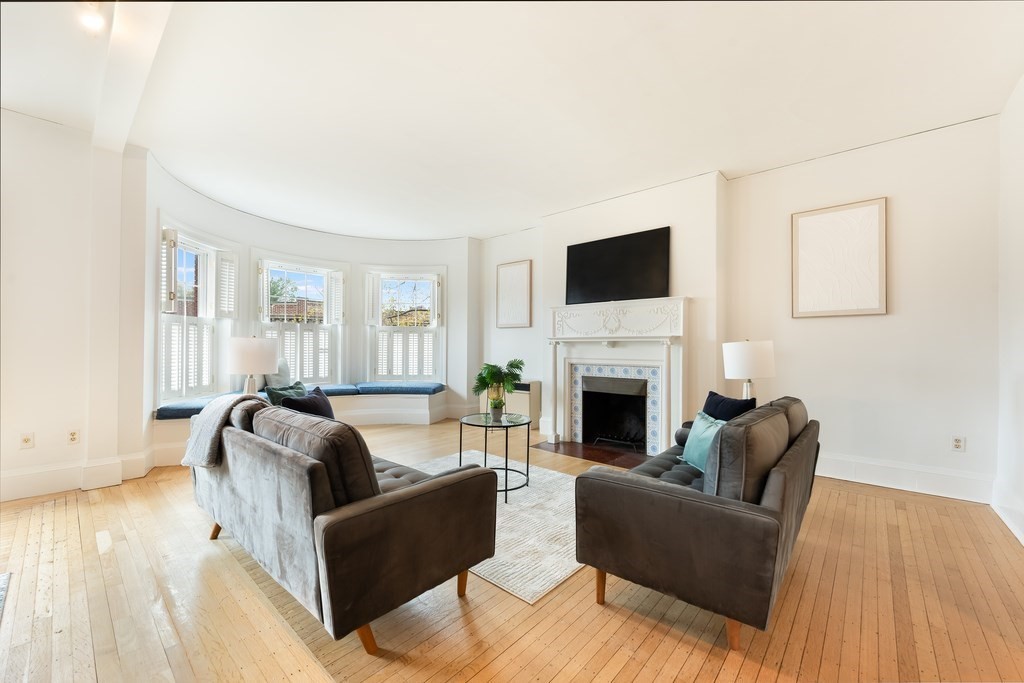 41 Carlton Street, Unit 3 Brookline, MA 02446 - Photo 4 of 18