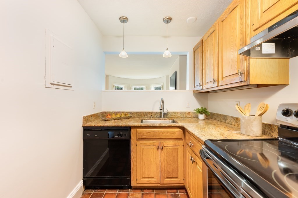 41 Carlton Street, Unit 3 Brookline, MA 02446 - Photo 9 of 18