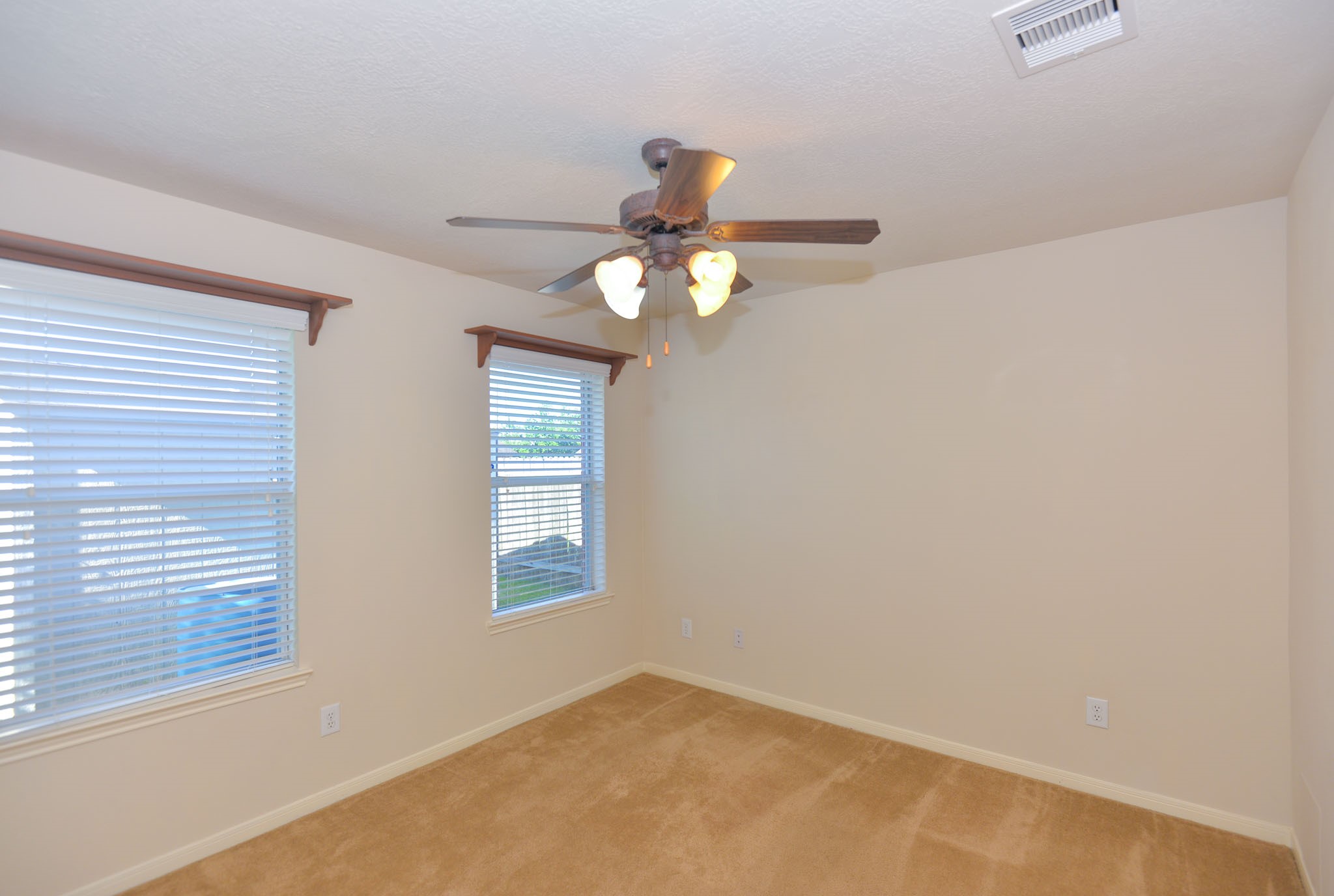 13607 Manor Crest Lane Rosharon, TX 77583 - Photo 17 of 26