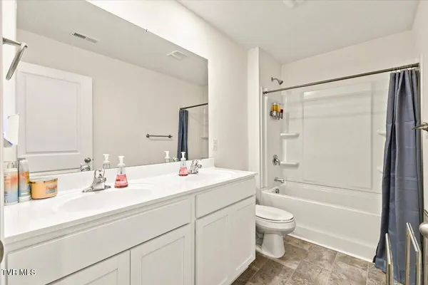 $369,000 | 128 Breckenridge Trace, Kingsport, TN 37663