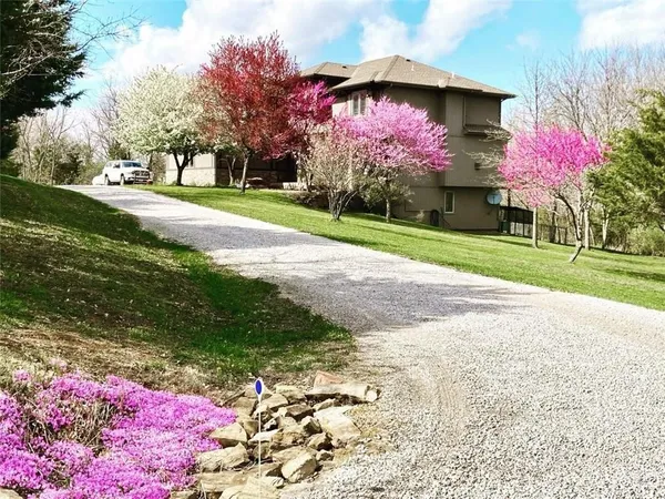 $835,000 | 13201 Interurban Road, Kansas City, MO 64163