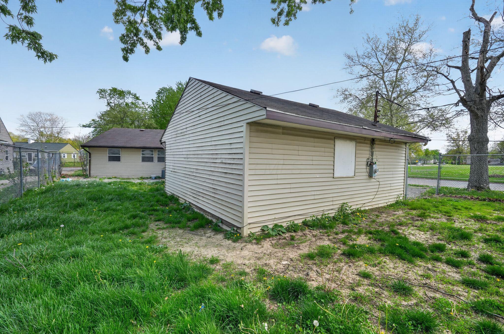 447 South Hampton Road Columbus, OH 43213 - Photo 6 of 31 01_447_S_Hampton_Rd_Columbus_OH_43213-Ex