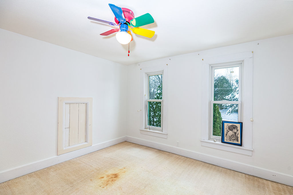 809 Franklin Street Galena, IL 61036 - Photo 22 of 28 an empty room with windows and ceiling fan