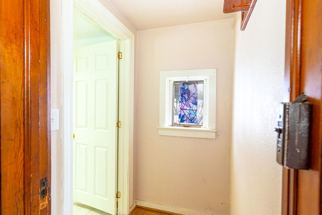 809 Franklin Street Galena, IL 61036 - Photo 25 of 28 a view of a hallway with front door