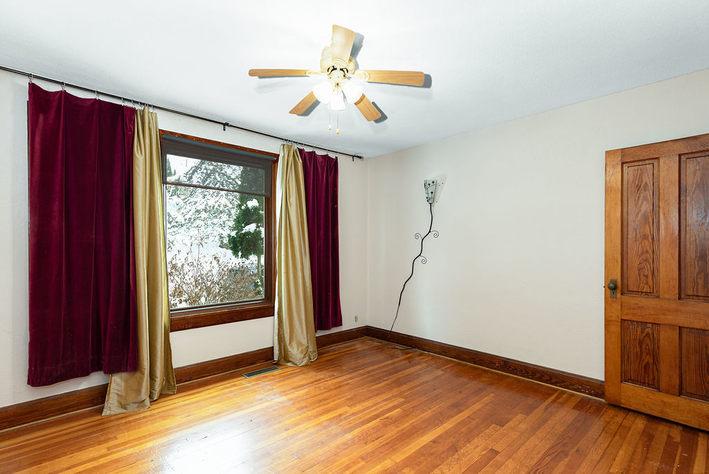 809 Franklin Street Galena, IL 61036 - Photo 3 of 28 a view of an empty room with wooden floor and a window