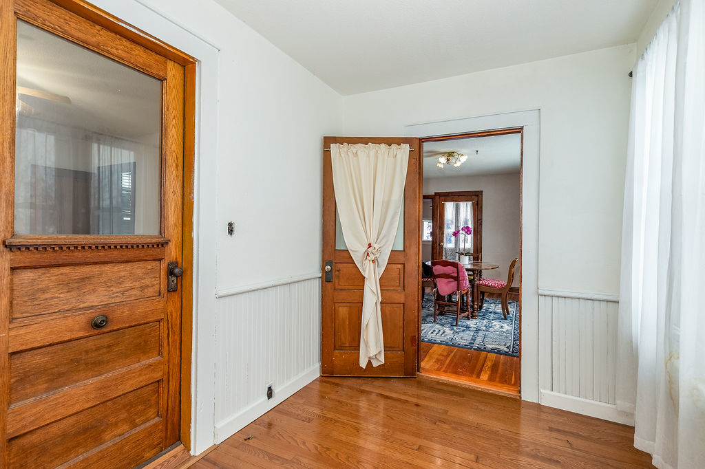 809 Franklin Street Galena, IL 61036 - Photo 6 of 28 wooden floor and chair in a room