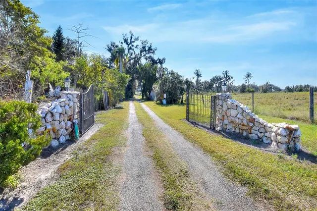 $800,000 | 1505 West State Road 60, Plant City, FL 33567