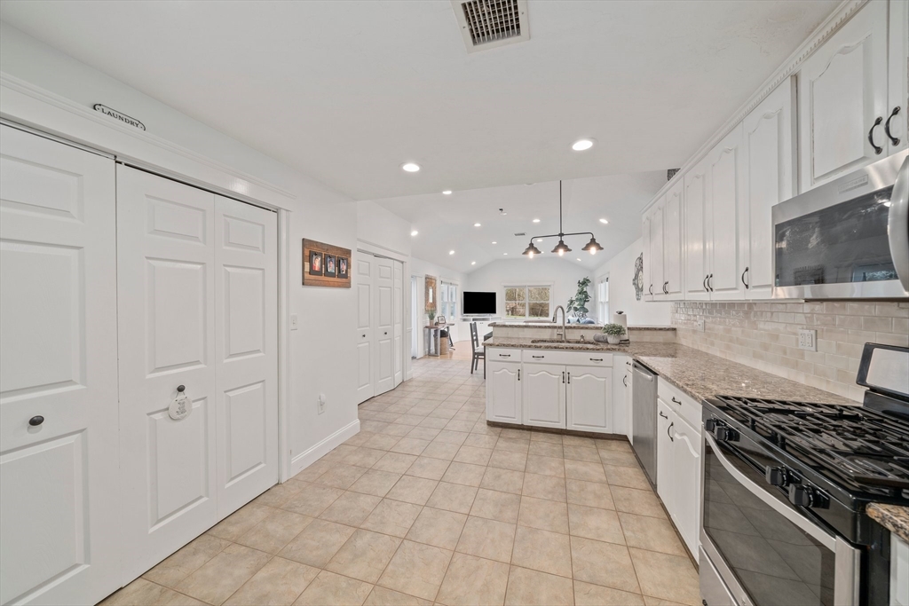 39 Davis Street Hanover, MA 02339 - Photo 9 of 20 Gallery Image 9