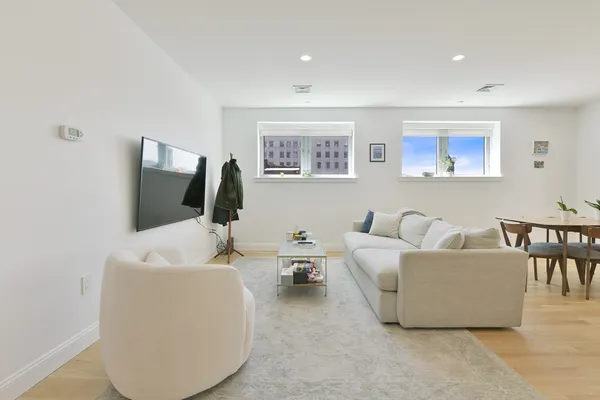 $6,300 | 425 Boylston Street, Unit 602, Boston, MA 02116