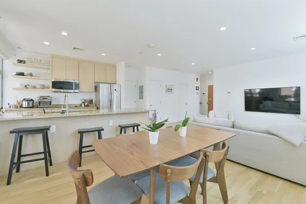 $6,300 | 425 Boylston Street, Unit 602, Boston, MA 02116