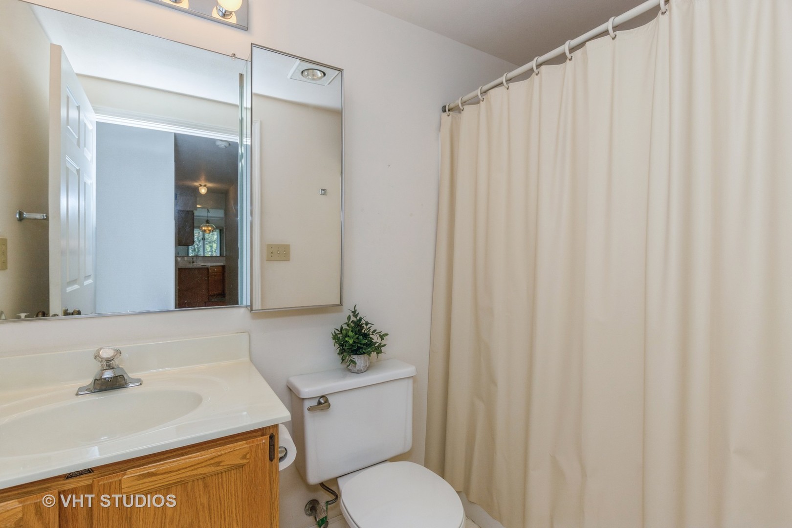 16943 West State Line Road Zion, IL 60099 - Photo 14 of 26 a bathroom with a sink toilet and shower