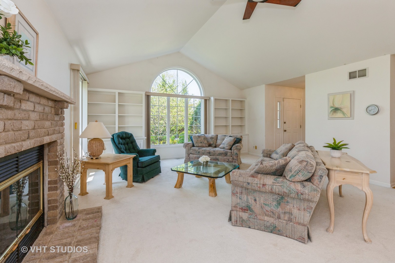 16943 West State Line Road Zion, IL 60099 - Photo 2 of 26 a living room with furniture and a large window