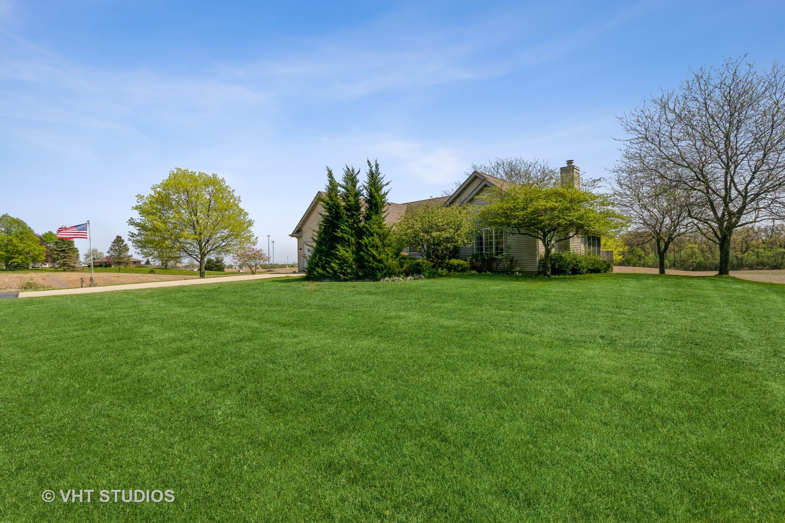 16943 West State Line Road Zion, IL 60099 - Photo 23 of 26 a view of a field of grass and trees