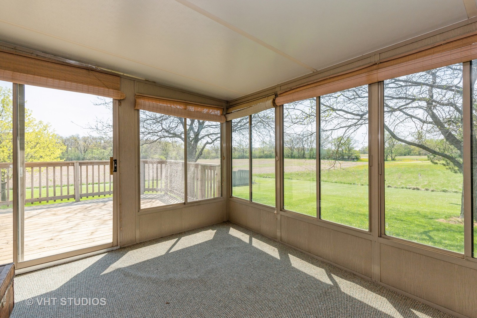 16943 West State Line Road Zion, IL 60099 - Photo 6 of 26 a view of an empty room and a large window