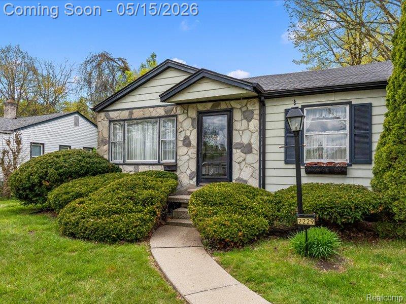 2229 East Eight Mile Road Grosse Pointe, MI 48236 - Photo 2 of 20