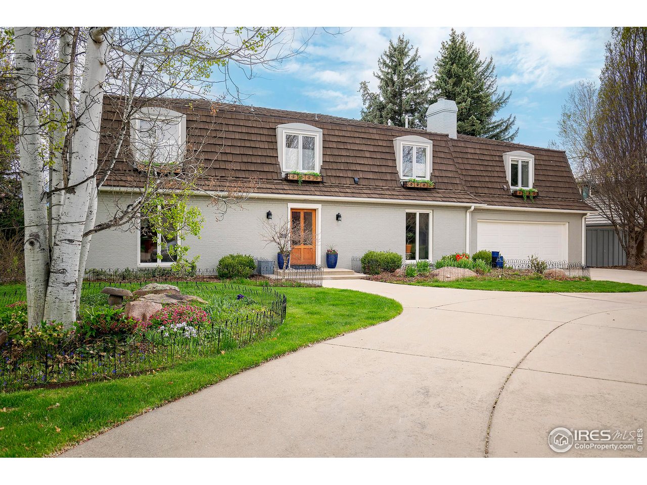 7034 Indian Peaks Trail Boulder, CO 80301 - Photo 38 of 40 a front view of house with yard