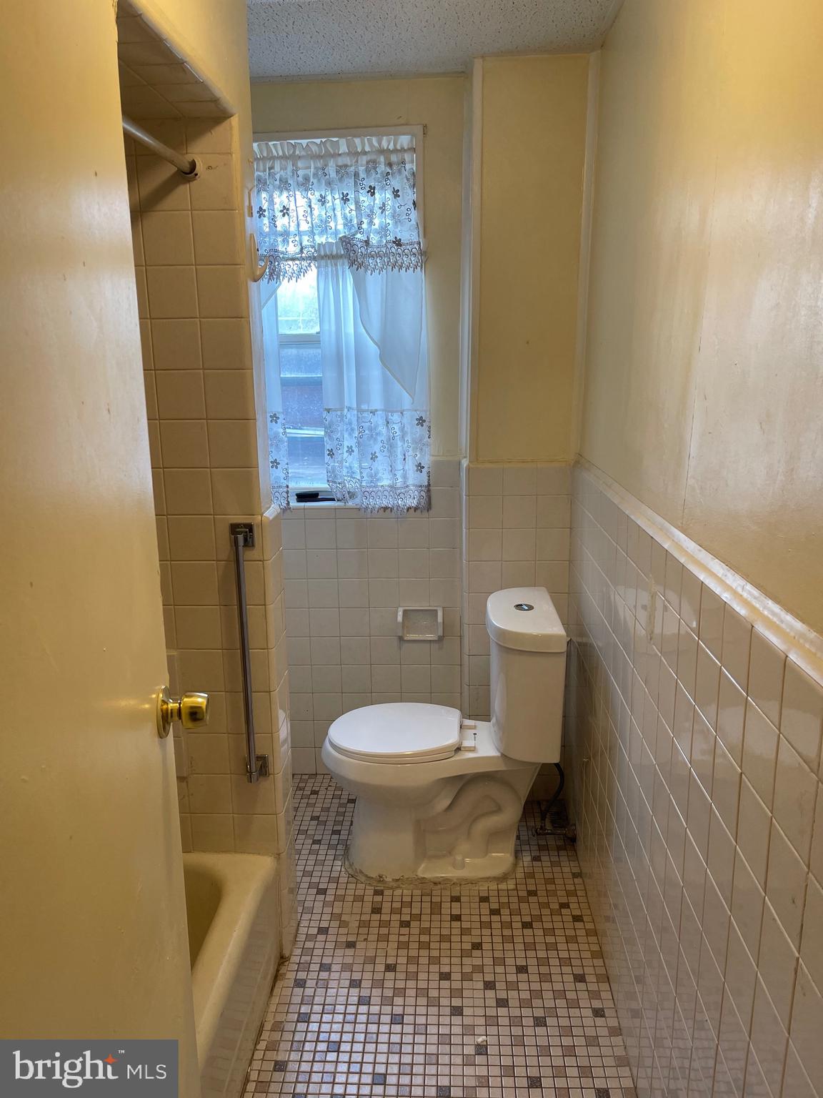 106 Chester Pike Darby, PA 19023 - Photo 15 of 25