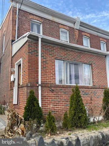 $265,000 | 106 Chester Pike, Darby, PA 19023