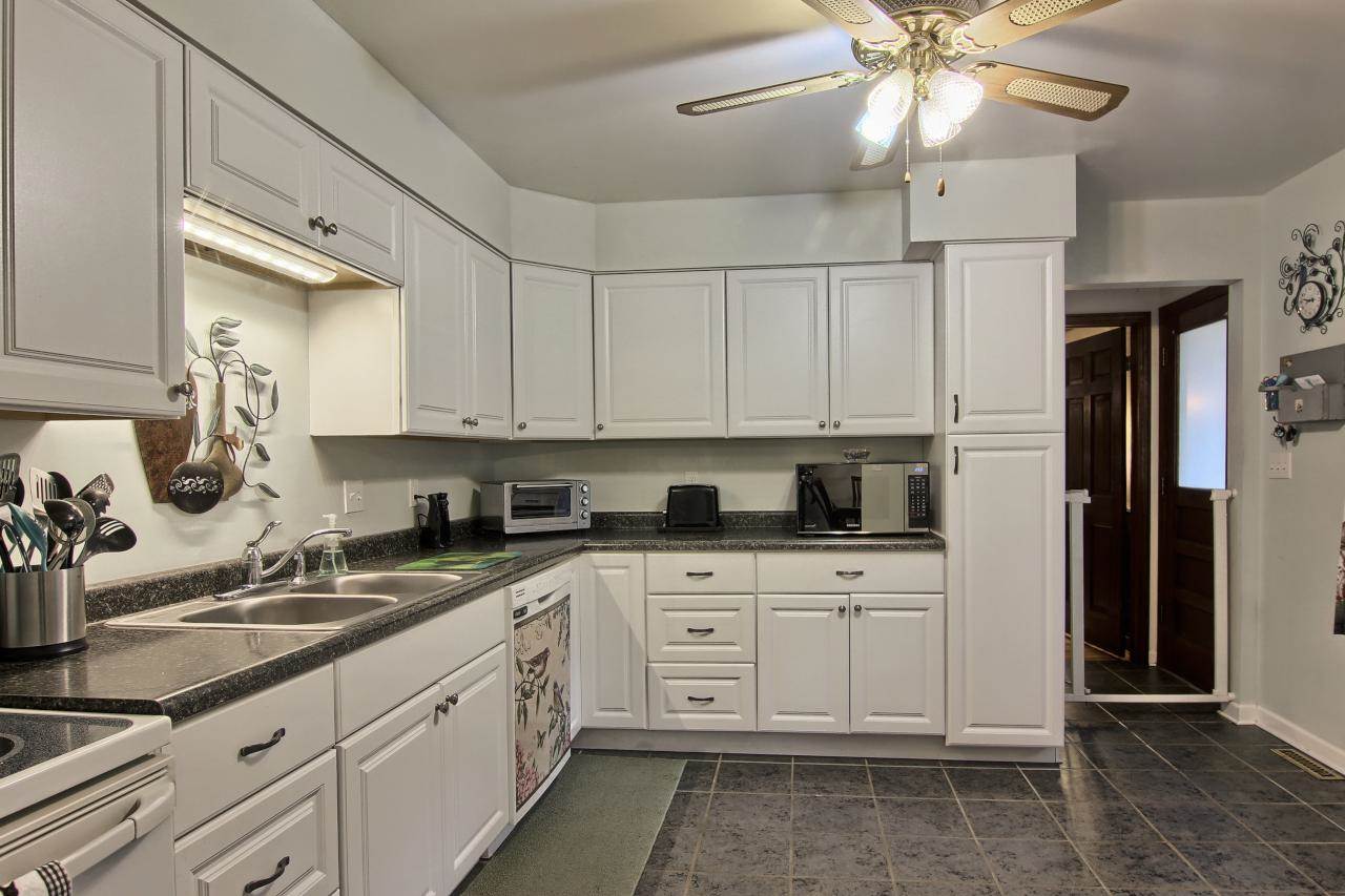 807 Westminster Road Traverse City, MI 49686 - Photo 7 of 21 1822756-6.JPG